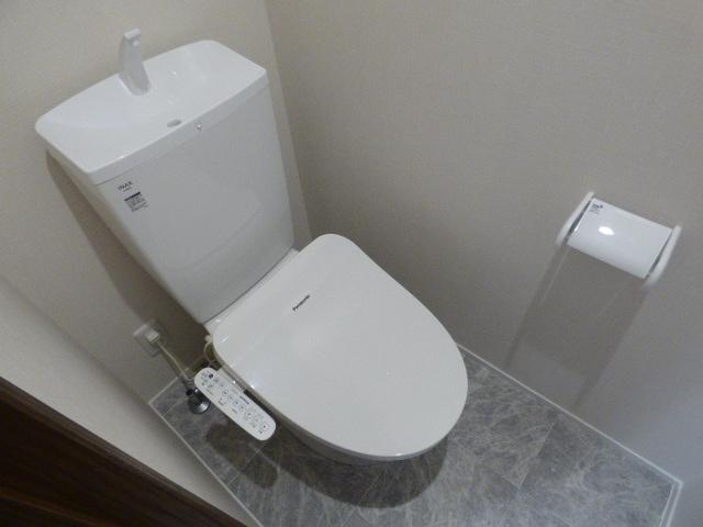 セレーヌ仲町台B のトイレ