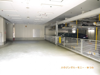 【その他共用部分】 | 建物内に駐車場を完備。
