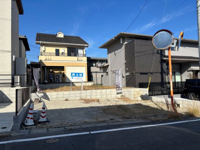 【前面道路含む現地写真】 | 【NEXT‐STEP HOME】◆建築条件なし◆春日市惣利◆日当たりと風通しのよい土地◆ | ◆現地2026年1月撮影◆南面道路に面しています◆