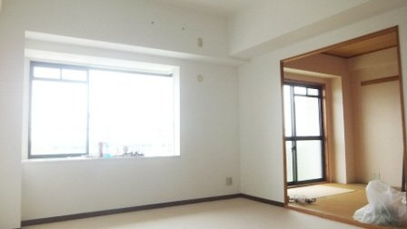 グリーンパーク船橋の居間・リビング|リビング日当たり良好です。
