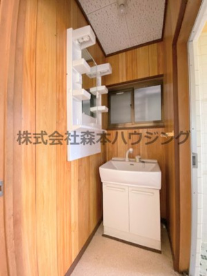【独立洗面台】 | 　雲川向井田貸家 | 朝の身支度には欠かせない独立洗面化粧台