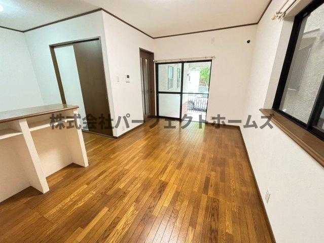 藤阪元町3丁目戸建　賃貸の居間・リビング