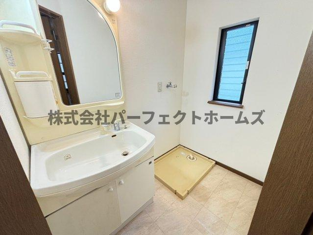 藤阪元町3丁目戸建　賃貸の洗面所
