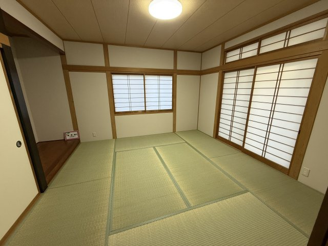 前橋市箱田町の中古一戸建の和室|1階和室　東南角部屋の8.0帖