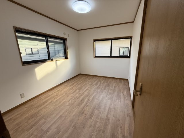 前橋市箱田町の中古一戸建の洋室|2階洋室①　南向きです