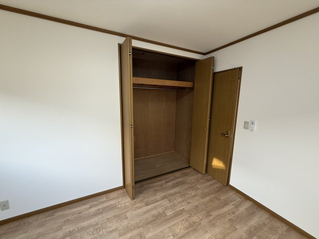 前橋市箱田町の中古一戸建の収納|2階洋室①収納