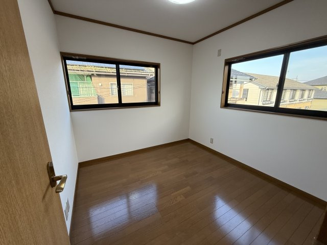 前橋市箱田町の中古一戸建の洋室|2階洋室②　東南角部屋です