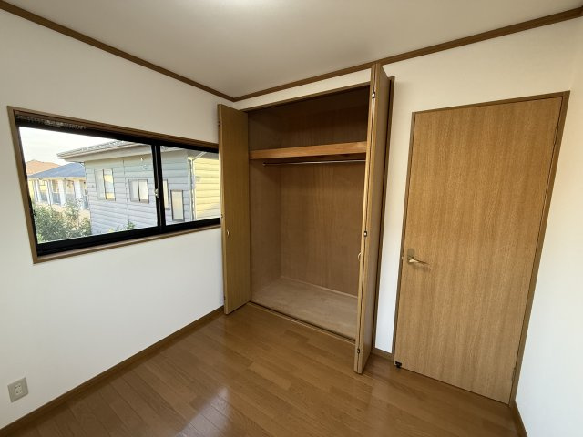 前橋市箱田町の中古一戸建の収納|2階洋室②収納