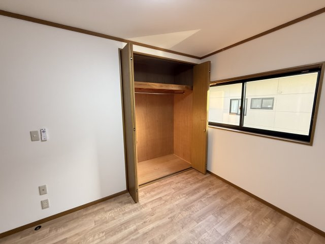 前橋市箱田町の中古一戸建の収納|2階洋室③収納