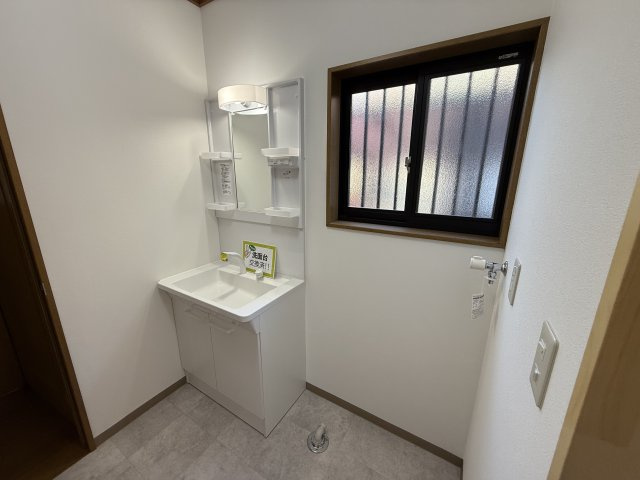 箱田町中古住宅1265-4の独立洗面台|シャンプードレッサー