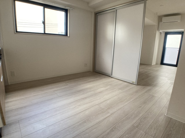 ＲＹＯＧＯＫＵ　ＳＴＡＴＩＯＮ　ＲＥＳＩＤＥＮＣＥの居間・リビング