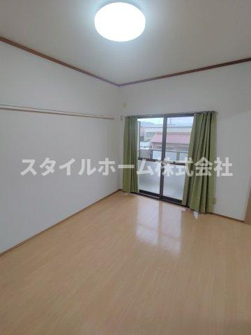 アーバンハイムINAの居間・リビング