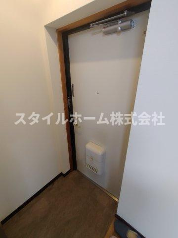 アーバンハイムINAの玄関