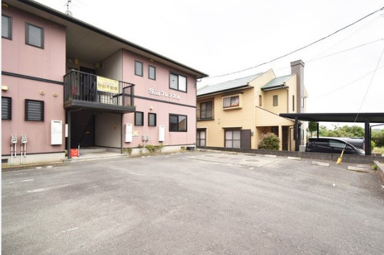 サンフレンズ【10,000円キャッシュバック対象物件】の駐車場