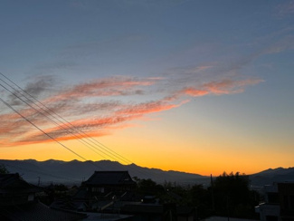 【展望】 | この夕焼けが自宅から見れます。最寄りバス停徒歩4分。甲府駅迄容易にアクセス可能です。
