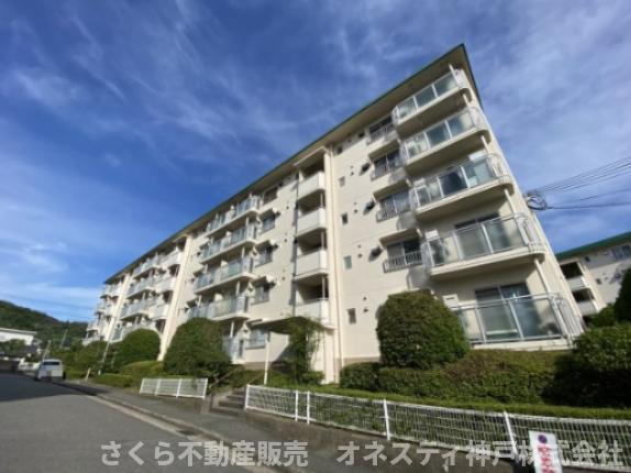 名谷19団地８３号棟の外観