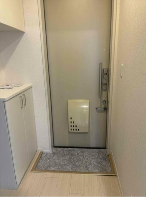 【玄関】 | 緑壱番館Katumi | 収納もある玄関です