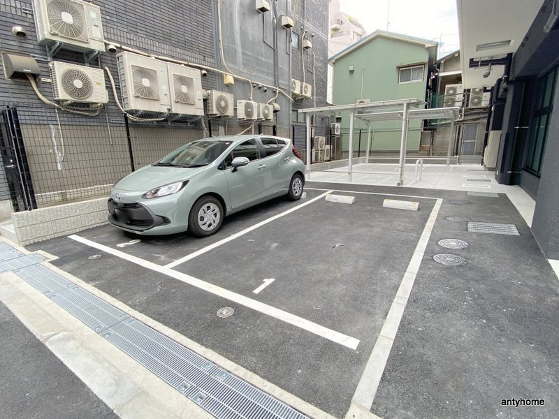 ザ・パークハビオ塚本　仲介手数料無料の駐車場