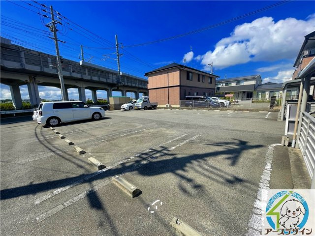 エトワールⅡの駐車場