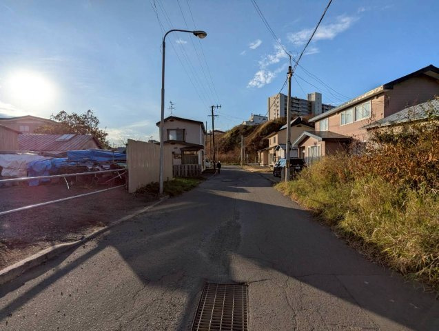柏木町　売土地の前面道路含む現地写真