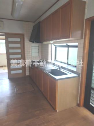 ６３４０３　岐阜市粟野西５丁目中古戸建てのキッチン