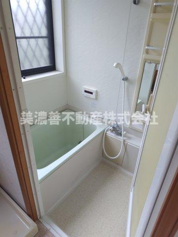 ６３４０３　岐阜市粟野西５丁目中古戸建ての浴室