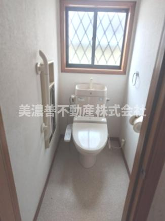 ６３４０３　岐阜市粟野西５丁目中古戸建てのトイレ