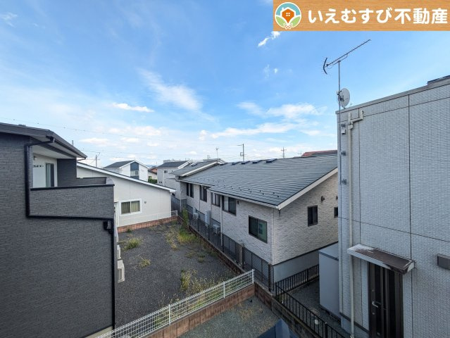 太田市下浜田町　中古戸建の展望|高い建物が無く開放感のある展望
バルコニーからの展望も開けていて閑静な住宅地が望めます。日当りも良いですね♪