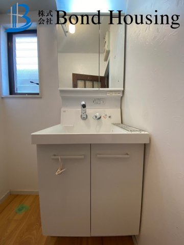 室内リフォ歴有　室内綺麗　大久保町大窪　中古戸建の独立洗面台