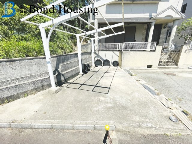 室内リフォ歴有　室内綺麗　大久保町大窪　中古戸建の駐車場