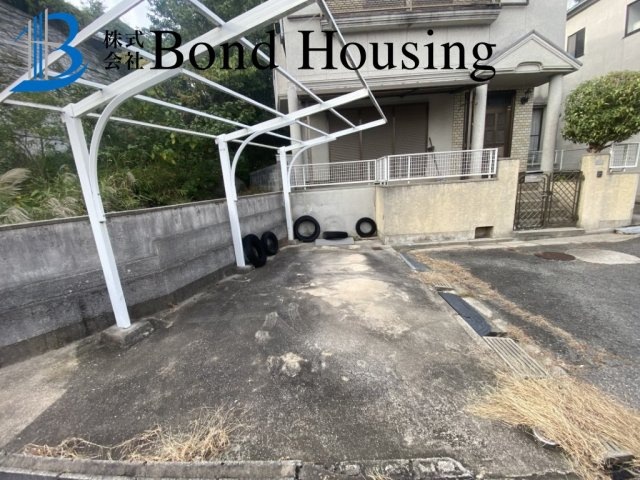 室内リフォ歴有　室内綺麗　大久保町大窪　中古戸建の駐車場