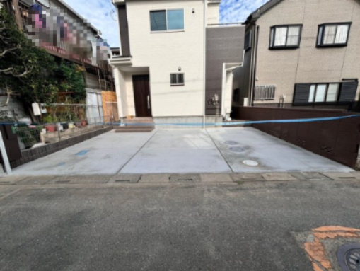 桶川市倉田　新築戸建　の駐車場|カースペース並列3台駐車可能