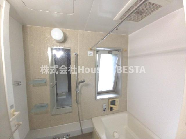 プレジール三ノ宮の浴室