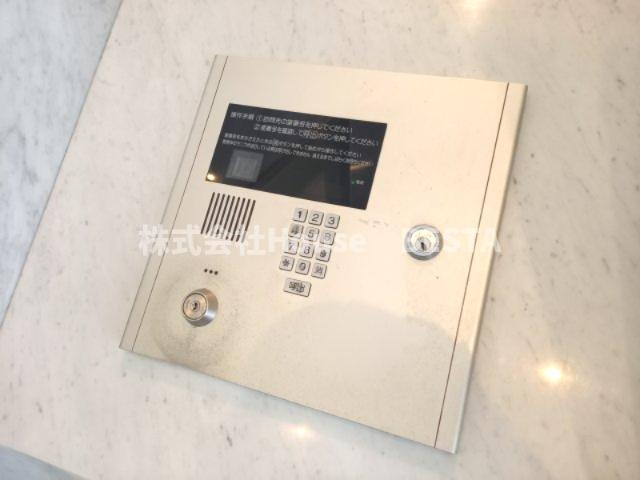 プレジール三ノ宮のエントランス