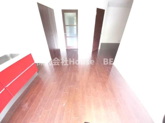 プレジール三ノ宮の洋室