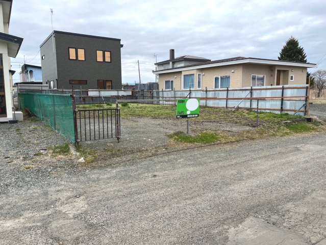 中鶴野58番4205　売土地の前面道路含む現地写真