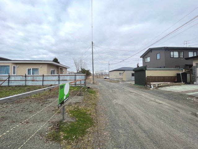 中鶴野58番4205　売土地の前面道路含む現地写真