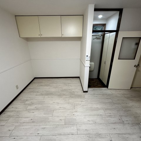 ホワイトハウス２の内装|おしゃれな居間です