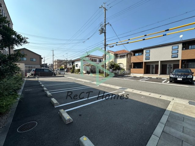 姫路市飾磨区上野田６丁目のハイツの駐車場