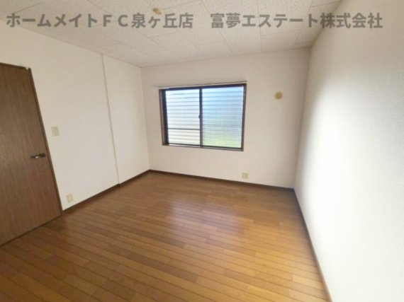 角谷フラットの洋室
