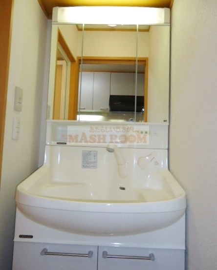 藤月マンションの独立洗面台