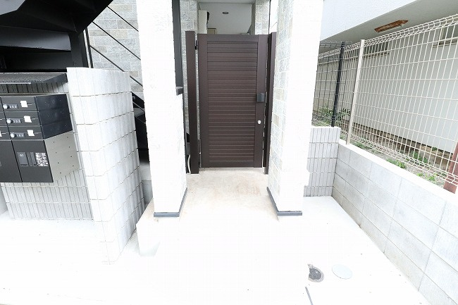 MELDIA福生Ⅱのエントランス