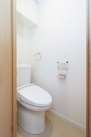 サヴォイブロードストリート　10階のトイレ|別号室のものです。現状優先になります。