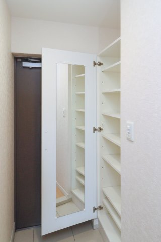 サヴォイブロードストリート　10階の収納|別号室のものです。現状優先になります。