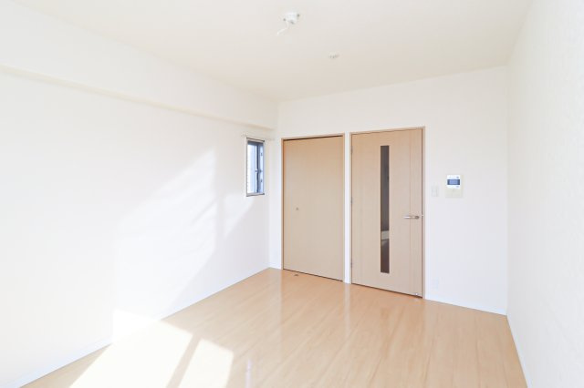 サヴォイブロードストリート　10階の居間・リビング|別号室のものです。現状優先になります。
※出窓はございません。