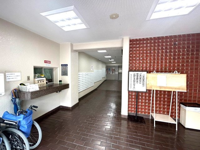 ＪＲ円町駅徒歩７分●２０２３年１２月リフォーム完了の美室●２ＬＤＫ●西ノ京スカイハイツのエントランス|エントランス