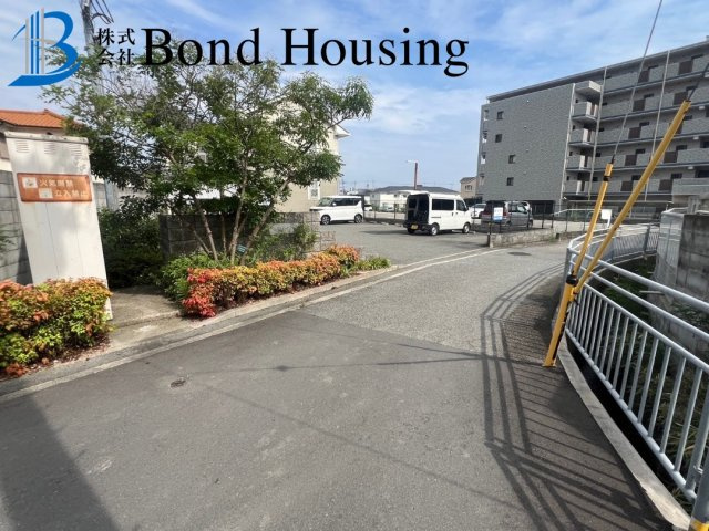 土地200超　LDK31帖　魚住町金ケ崎　平屋建ての前面道路含む現地写真