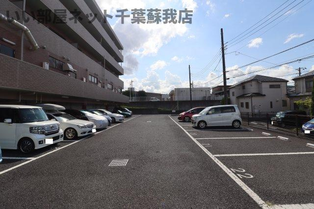 K,reizendの駐車場|駐車場があるので、車を買う予定の方も安心です