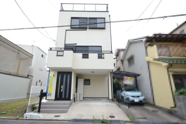 堺市堺区中田出井町２丁の中古一戸建の駐車場