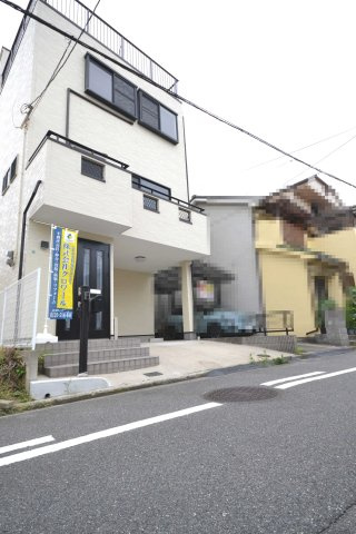 堺市堺区中田出井町２丁の中古一戸建の前面道路含む現地写真